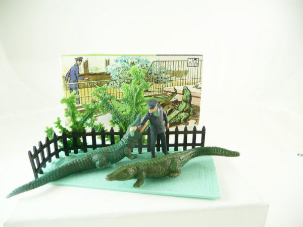 Britains Miniset No. 1032 - Keeper & Crocodiles - unmounted, content brand new