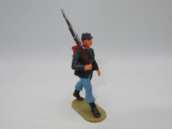 Elastolin 7 cm Northern States: Soldier on the march, No. 9171 - like new