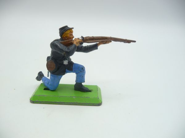 Britains Deetail Union Army soldier kneeling firing, movable arm