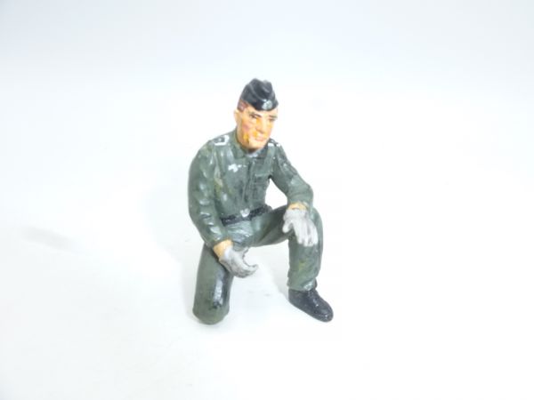 Lineol Soldat mit Käppi kniend, Luftwaffe