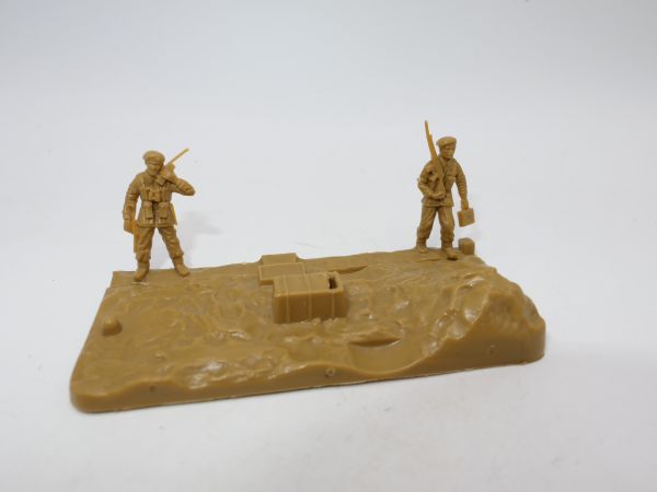 Matchbox 1:72 Minidiorama with terrain part + 2 soldiers