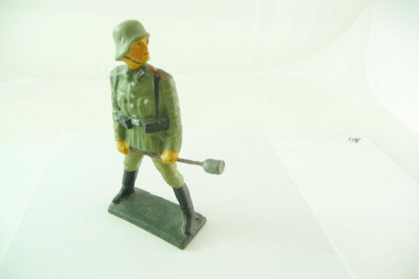 Deutsche Wehrmacht - Soldat mit Stopfer (Duscha Nachguss)