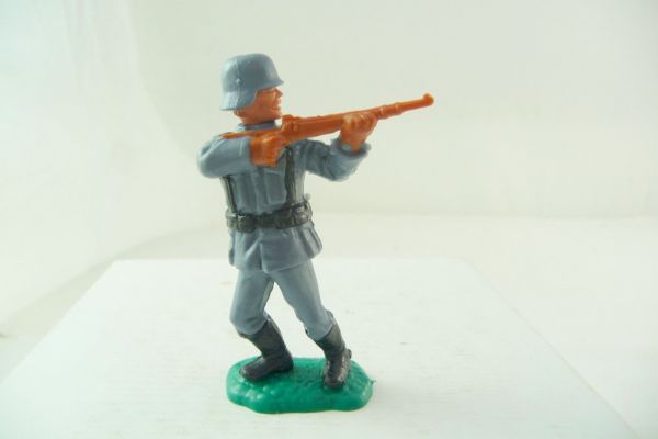 Timpo Toys Deutscher Soldat Gewehr schießend, fester Helm