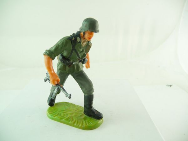 Elastolin 7 cm German Armed Forces: shooter storming, sub-machine gun in right hand