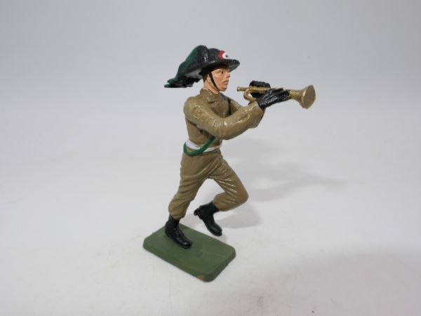 Starlux Bersaglieri: Soldier with longer wind instrument