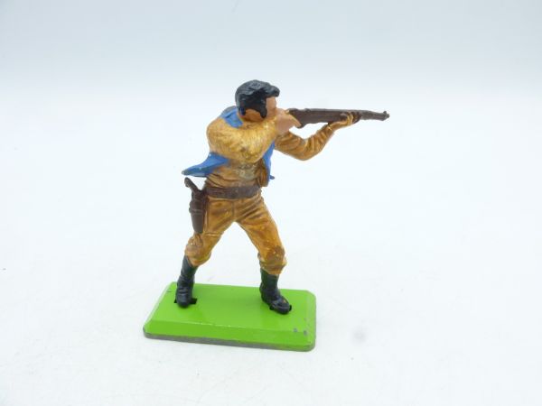 Britains Deetail Cowboy standing, hat on back, shooting rifle