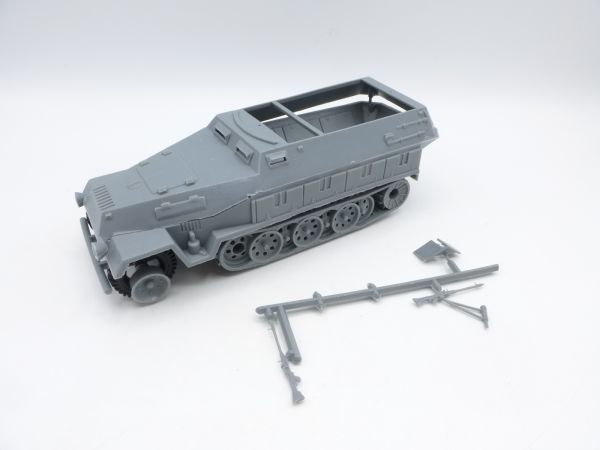 Classic Toy Soldiers 1:32 Halftrack - accessories still on cast