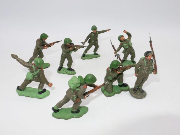 Britains Swoppets Group of soldiers (8 figures)