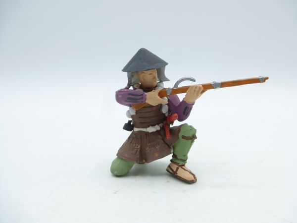Samurai shooting (plastic, 5 cm series) - great detail work