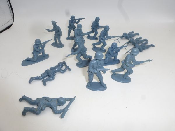 Matchbox 1:32 15 Combat Troops German from P 6001 mixed - see photos