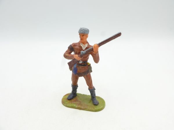 Elastolin 7 cm Trapper standing with rifle, No. 6980 - early 3a painting