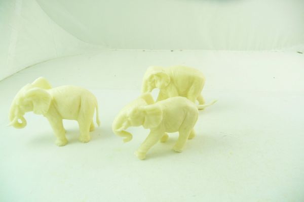 Heinerle 3 elephants, cream white