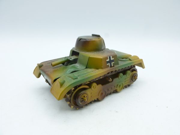 Small tank (similar to Gama) - wind-up function