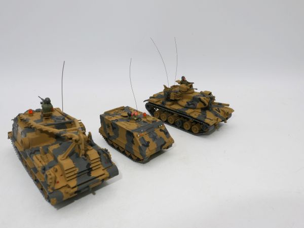 Roco Minitanks M88, M113, M60 - assembled + painted
