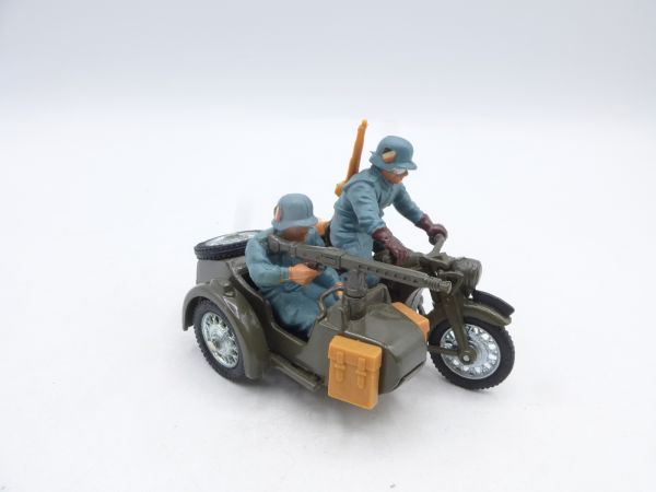Britains Deetail Kradmelder with sidecar + German crew