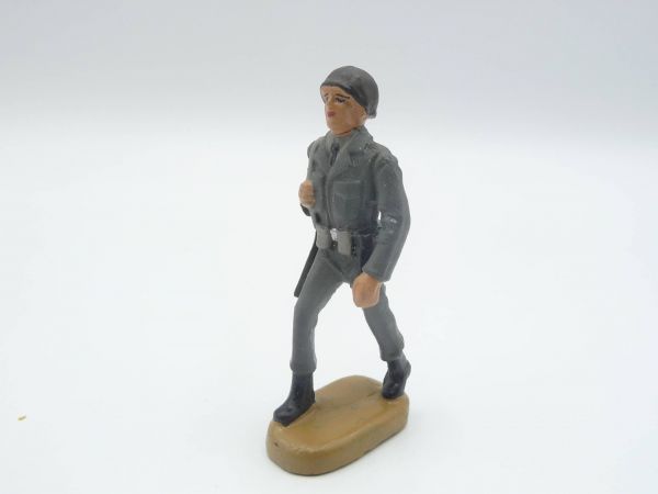 Leyla Soldier marching - very good condition