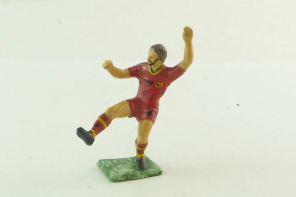 Starlux Footballer, ball shot - early figure, great painting