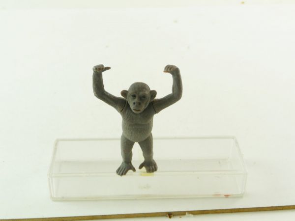 Elastolin soft plastic Gorilla young, No. 5370 - movable arms, great condition