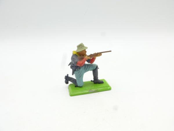 Britains Deetail Private 7th Cavalry kneeling shooting