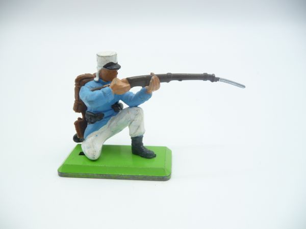Britains Deetail Foreign legionnaire kneeling firing (movable arm) - brand new