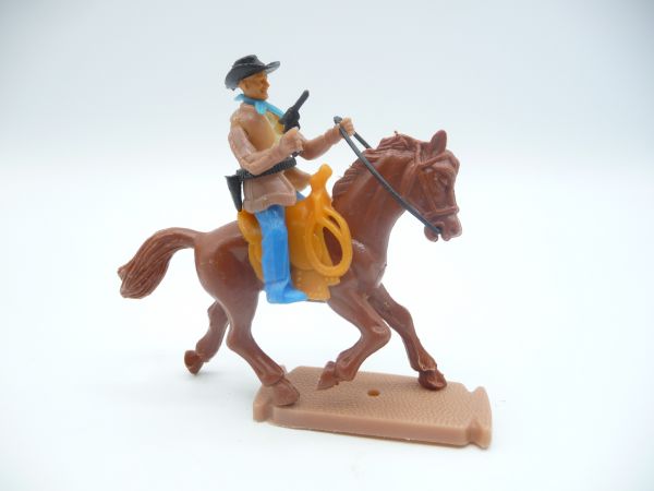 Plasty Trapper riding with pistol - rare saddle colour