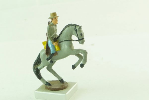 Civil War figure of metal; Confederate Army soldier riding with rifle