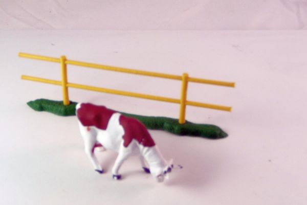 Timpo Toys Zaunteil 1. Version in seltenem gelb (ohne Figuren/Kuh)