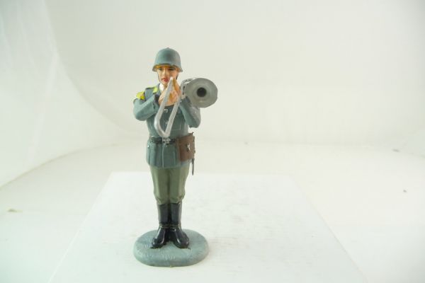 Preiser 7 cm Air Force: Soldier with trombone - collector's painting