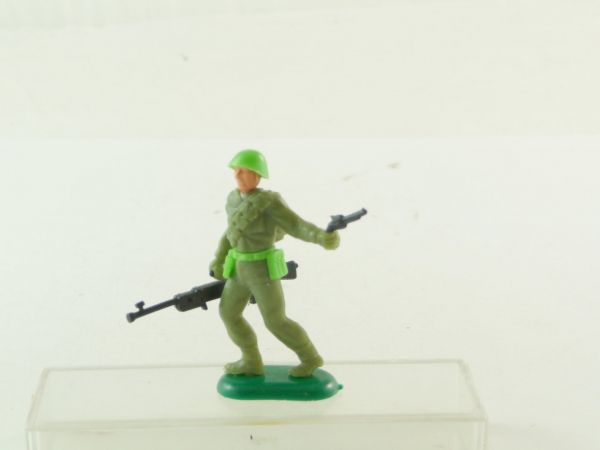 Crescent Soldier carrying machinegun, with pistol