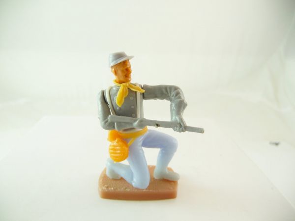 Plasty Confederate Army soldier kneeling firing