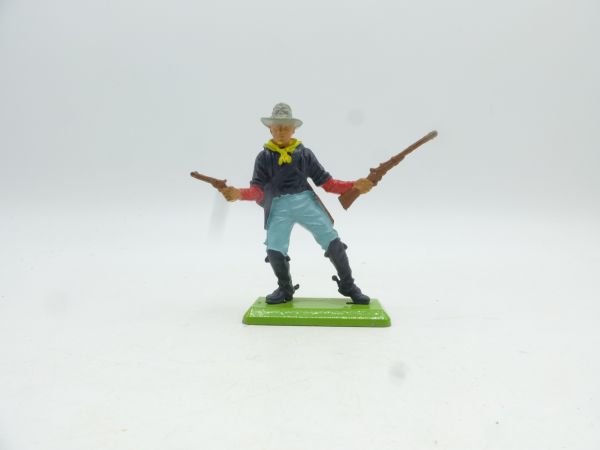 Britains Deetail Soldier 7th Cavalry shooting rifle + pistol ambidextrously