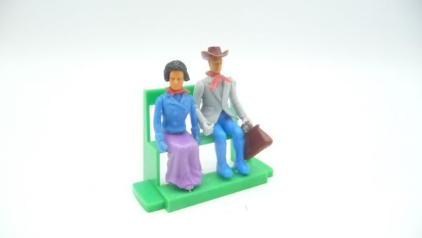 Plasty Bürgerpaar auf Bank sitzend - alles Originale, tolles seltenes Stück