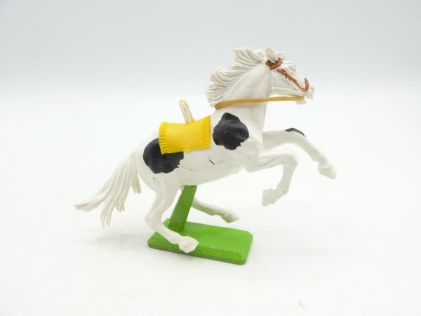 Britains Deetail Mustang, white/brown, reared with yellow blanket