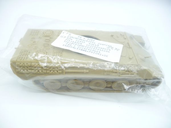 Classic Toy Soldier 1:32 Tank, beige, suitable for Airfix etc. - orig. packaging