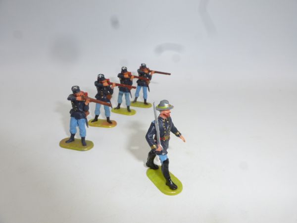Elastolin 4 cm Northern States, officer with 2 soldiers firing rifle