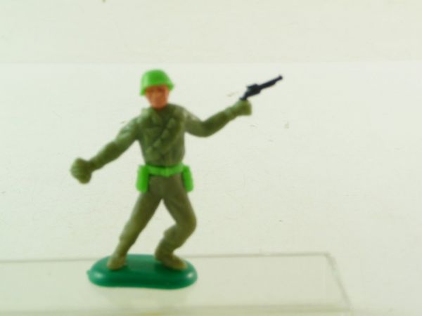 Crescent Soldier with hand grenade and pistol