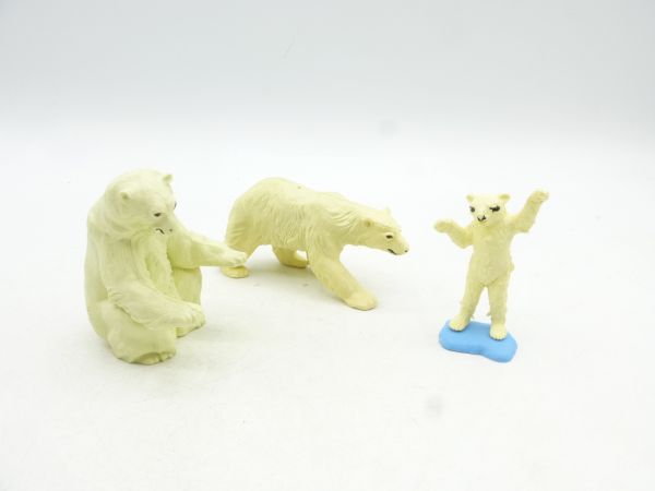 Britains Polar bear family