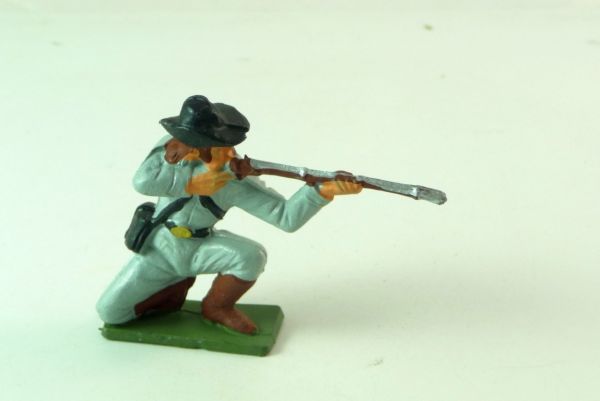Starlux Confederates Army Soldier, kneeling, firing