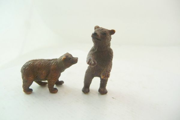 2 brown bear cubs