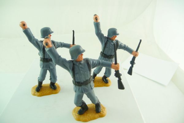 Timpo Toys 3 Deutsche Soldaten mit Stielgranate + Gewehr, loser Helm