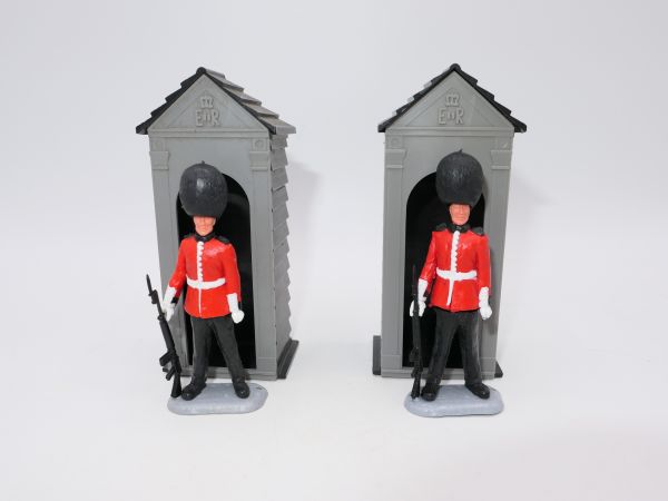 Timpo Toys 2 guard houses with guardsmen