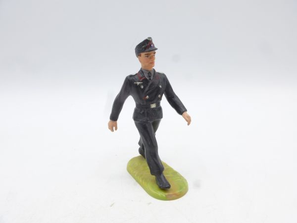Elastolin 7 cm German Armed Forces, officer marching, painting 2