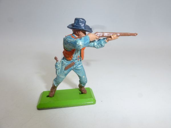 Britains Deetail Cowboy standing, firing rifle sideways