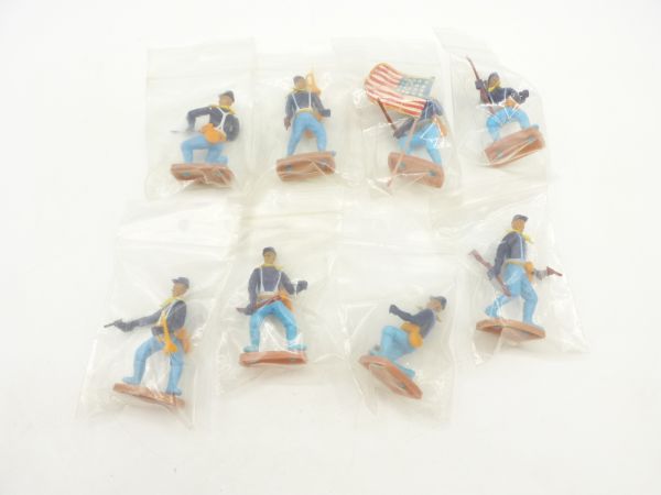 Plasty 8 Union Army Soldiers on foot - brand new in original bags