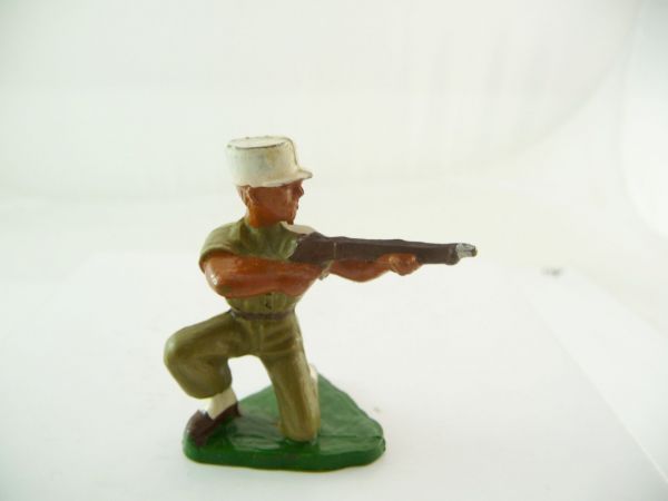 Starlux Foreign Legion, soldier kneeling, firing