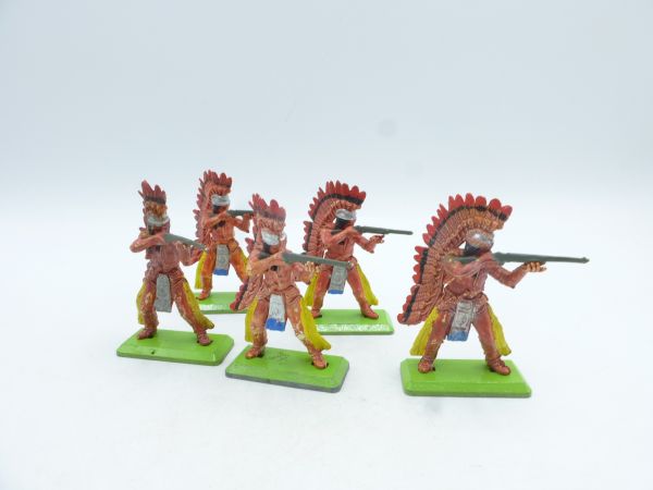 Britains Deetail 5 Indians standing shooting - long feather headdress