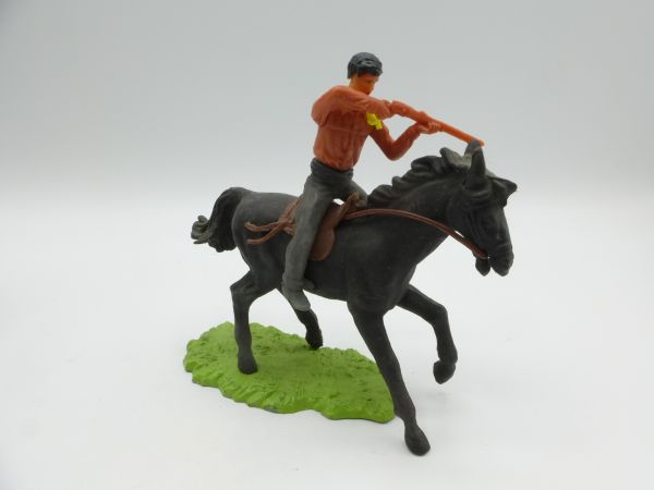 Elastolin 7 cm Cowboy riding firing with rifle