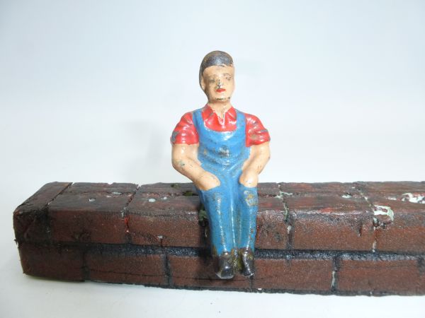 Sitting figure (total height sitting 5,5 cm)