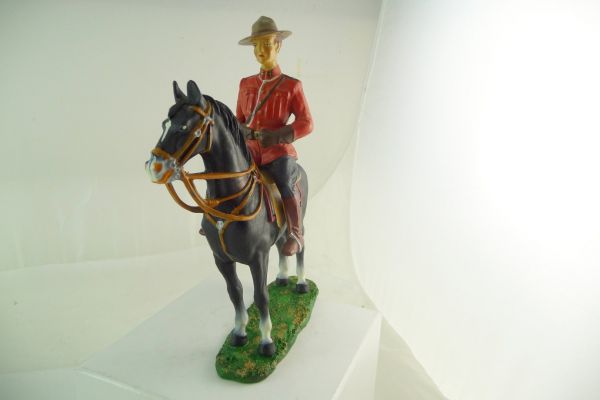 Canadian on horseback, 10 cm size, figure of composition, horse Lineol