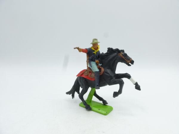 Britains Deetail Soldier 7th Cavalry riding with pistol